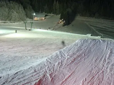 Beleuchtete Piste in der Wintersport Arena Holzelfingen © wintersport-arena.com