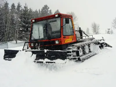 Bei der Präparierung des Skihangs an der Rauschenbachmühle © TSV Arnsfeld