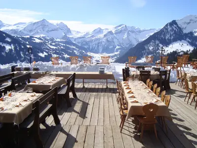 Terrasse des Egli Berghaus im Skigebiet Gstaad © Gstaad Saanenland Tourismus
