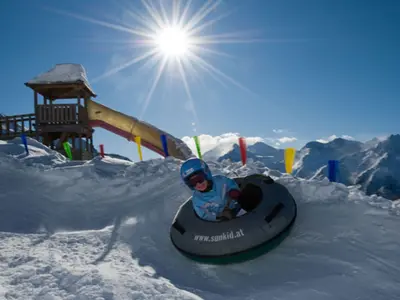 Snowtubing im Skigebiet Grächen © TVB Grächen