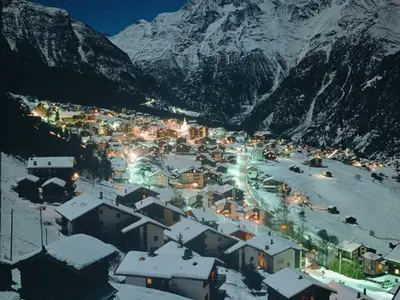 Blick auf Grächen bei Nacht © TVB Grächen