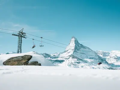 Sesselbahn vor dem Matterhorn © Zermatt Bergbahnen AG