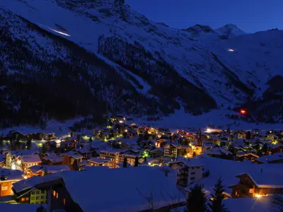 Saas Fee bei Nacht © Saas-Fee/Saastal Tourismus
