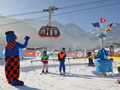 Kinder lernen das Skifahren in der Skischule Klostermatte © Engelberg-Titlis Tourismus AG