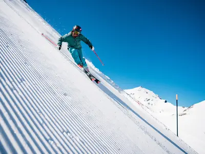 Skifahrer auf der steilsten Piste Direttissima am Schilthorn © Schilthornbahn AG