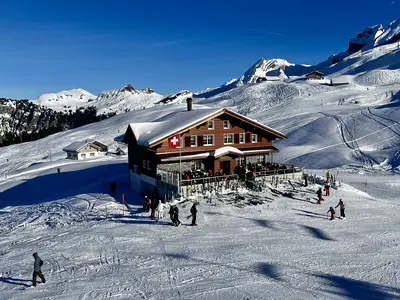 Berghütte im Skigebiet © Ferien- und Sportzentrum Hoch-Ybrig AG