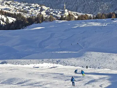 Skifahrer auf einer Piste in Motta Naluns © Andrea Badrut, Chur