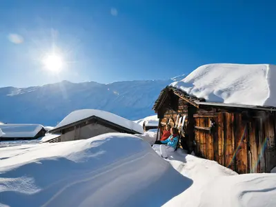 Unberührter Schnee abseits der Pisten © perretfoto.ch