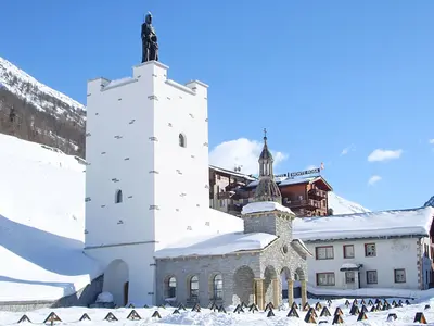 Kirche in Saas-Grund © PHOTOPRESS/Saas-Fee