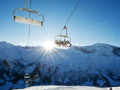 Blick auf einen Sesselbahn in Elm © Sportbahnen Elm