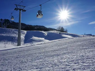 Gondel und Piste © Marbach Tourismus