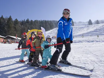 Skifahren lernen in der Skischule © Sportbahnen Atzmännig AG