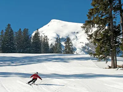 Skifahrer auf der Piste am Wiriehorn © Reto Nyffenegger, Wiriehornbahnen AG