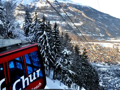 Gondelfahrt mit Stadtblick auf den Brambrüesch © Christoph Lehner