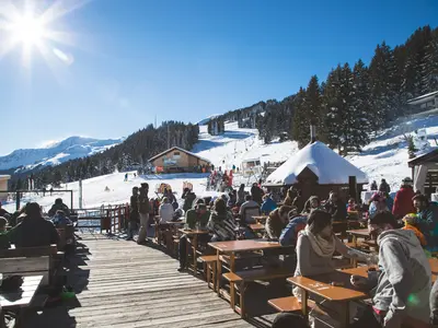 Bergbaiz Terrasse im Skigebiet Chur-Brambrüesch © Chur Tourismus