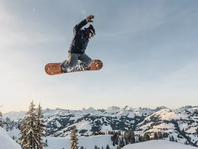 Snowboarder im Playground Snowpark Gstaad © Gstaad Saanenland Tourismus