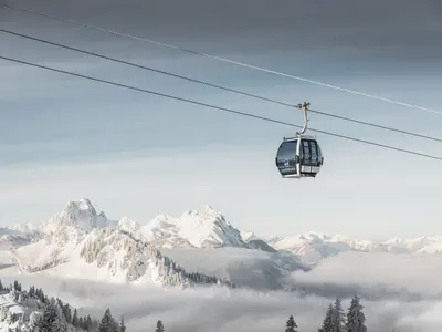 Die Saanerslochbahn führt von Saanenmöser auf den Berg © Destination Gstaad