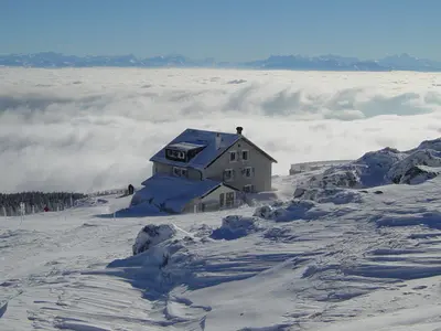 Hotel du Chasseron bei Skigebiet Sainte-Croix / Les Rasses © Yverdon-les-Bains Région