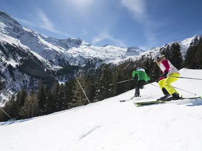Skifahrer am Hintertuxer Gletscher © Hintertuxer Gletscher
