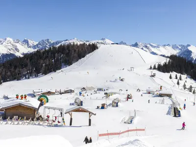 Blick auf die Kinderschneealm in Serfaus © Seilbahnen Komperdell / Robert Pupeter