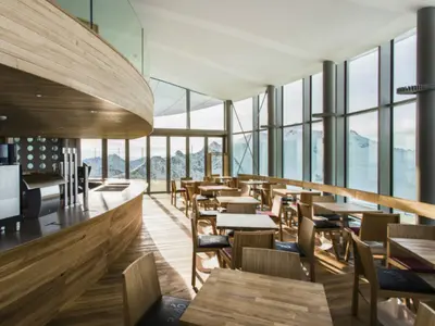 Café auf 3.440 Metern im Skigebiet Pitztaler Gletscher © Pitztaler Gletscherbahn