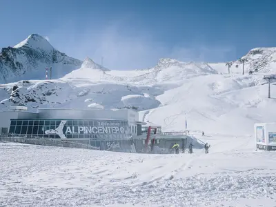 Skistart am Kitzsteinhorn im Alpin Center © Kitzsteinhorn