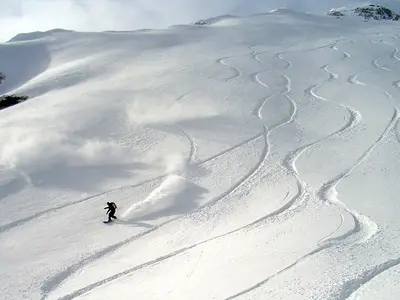 Zahlreiche Freeride-Routen gibt es am Dachsteingletscher. © Dachstein