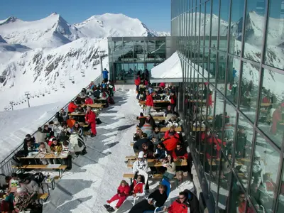 Bergrestaurant Eissee auf 2.800 Metern Seehöhe © Mölltaler Gletscherbahnen