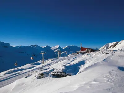 Bergstation und Gondelbahn Eissee auf 2.800 Metern im Skigebiet Mölltaler Gletscher © Mölltaler Gletscherbahnen