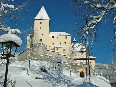 Die verschneite Burg Mauterndorf  © TVB Mauterndorf