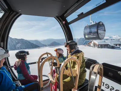 Familie beim Rodelausflug © Loser Bergbahnen / Klaus Krumböck