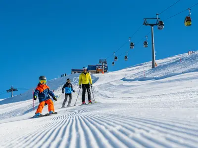 Familie im Skigebiet Heiligenblut © Grossglockner Bergbahnen Touristik GmbH