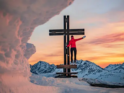 Gipfelkreuz im Sonnenuntergang © Grossglockner Bergbahnen Touristik GmbH