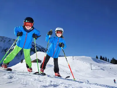 Kinder auf der Skipiste © Egger Liftgesellschaft