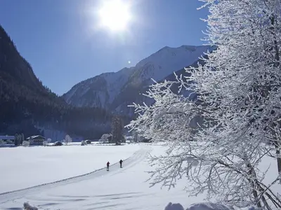 Unterwegs in traumhafter Winterlandschaft © Tourismusbüros Neukirchen & Bramberg