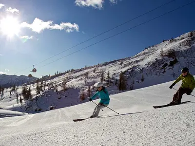 Zwei Skifahrer in Sillian Hochpustertal © schultz-ski.at