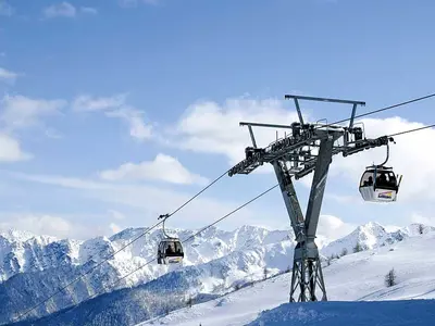 Blick auf zwei Gondeln in Sillian Hochpustertal © schultz-ski.at