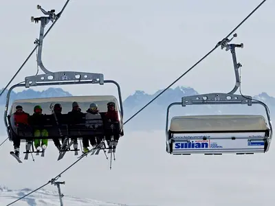 Leere und volle Sesselbahn in Sillian Hochpustertal © schultz-ski.at