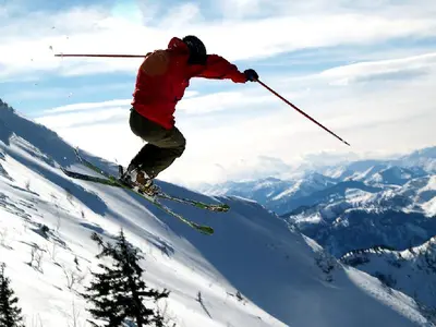 Skifahrer beim Freestyle in Hochkössen © Marketing Bergbahnen Hochkössen