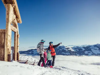 Familie im Skigebiet © Johannes Sautner, shootandstyle.com