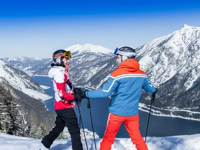 Skifahren mit Blick zum Achensee © Achensee Tourismus