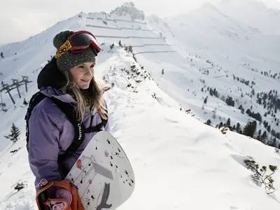 Snowboarderin im Freeridegebiet des Skizentrums Schlick 2000 © Schlick 2000 / Andre Schönherr