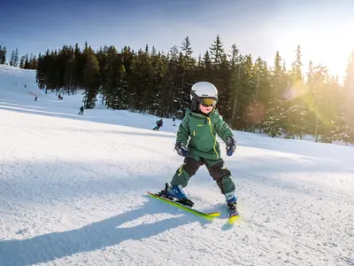 Kleinkind fährt auf der Skipiste © Snow Space Salzburg/C. Huber