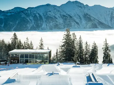 Blick auf den Jibpark und das Chillhouse im Absolut Park © Shuttleberg