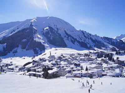 Von der Piste bis direkt vors Hotel abfahren © Bergbahnen Berwang