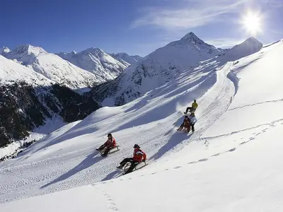 Drei Rodler auf der Rodelbahn in Vent © Ötztal Tourismus