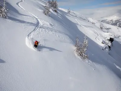 Spuren im Tiefschnee ziehen © Goldeck Bergbahnen GmbH