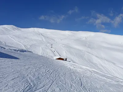 Blick auf eine Skipiste im Skigebiet Golzentipp © Obertilliacher Bergbahnen
