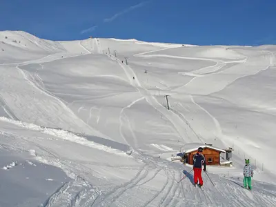 Skifahrer im Skigebiet Golzentipp © Obertilliacher Bergbahnen