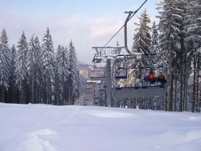 Skifahrer im Sessellift Forsteralm © Forsteralm.com